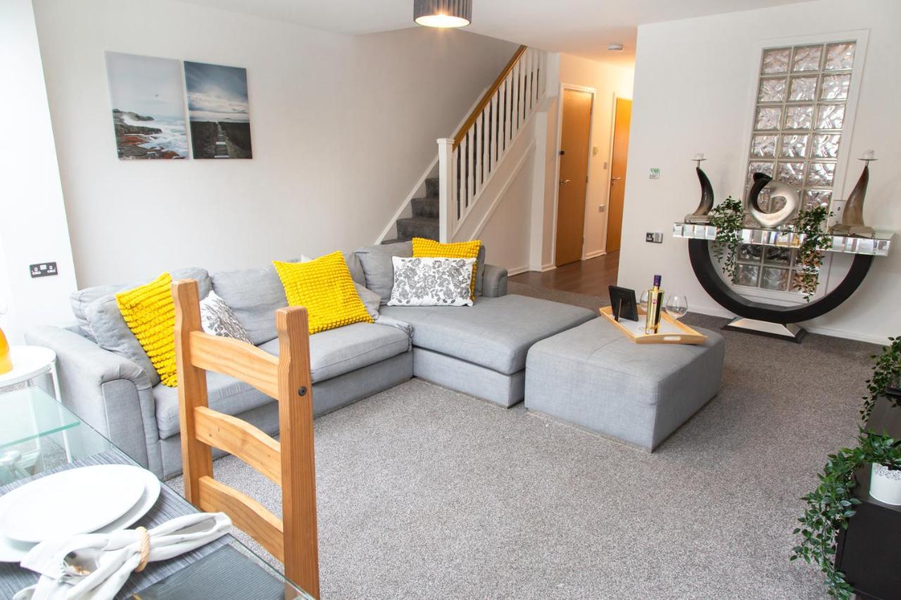Villa Cozy Townhouse In The Heart Of Greater Manchester Extérieur photo