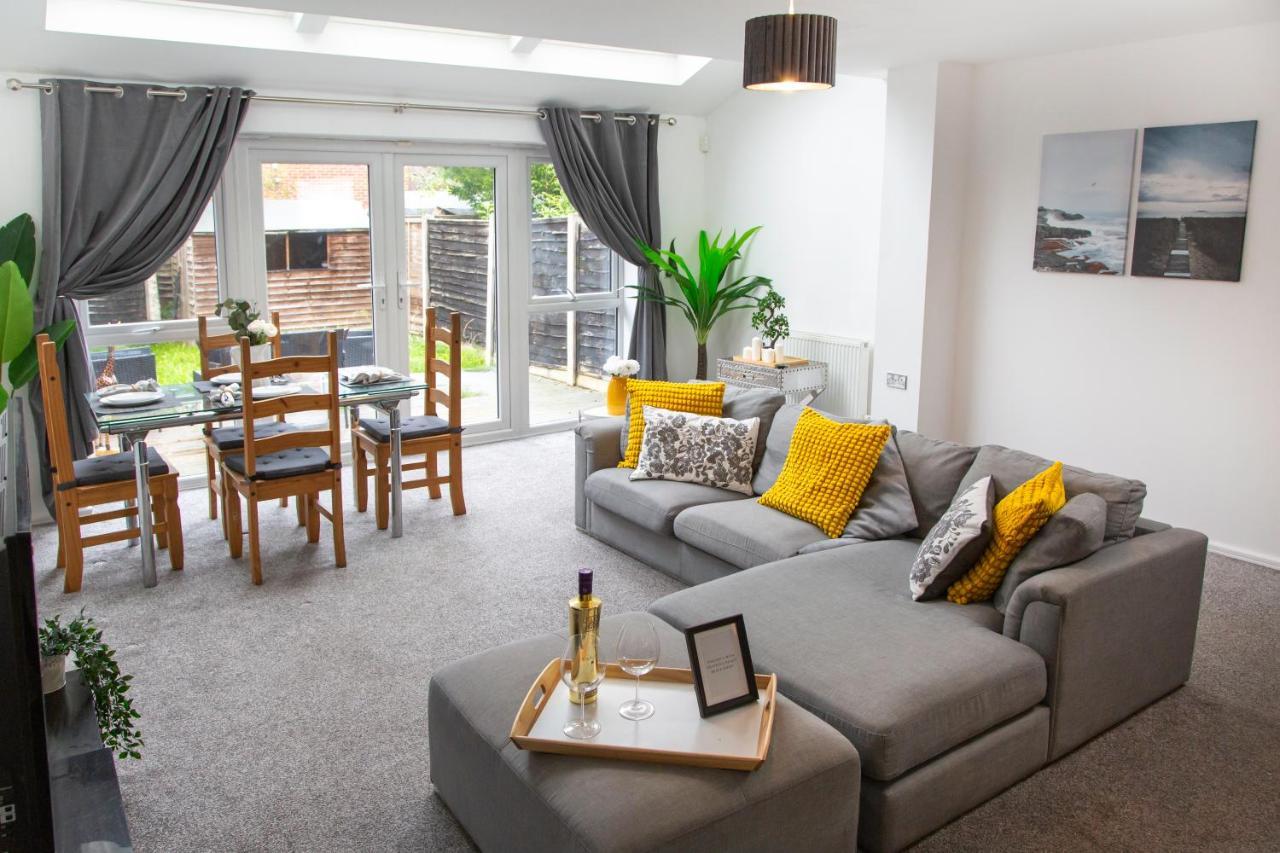 Villa Cozy Townhouse In The Heart Of Greater Manchester Extérieur photo