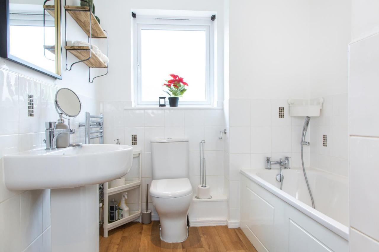 Villa Cozy Townhouse In The Heart Of Greater Manchester Extérieur photo